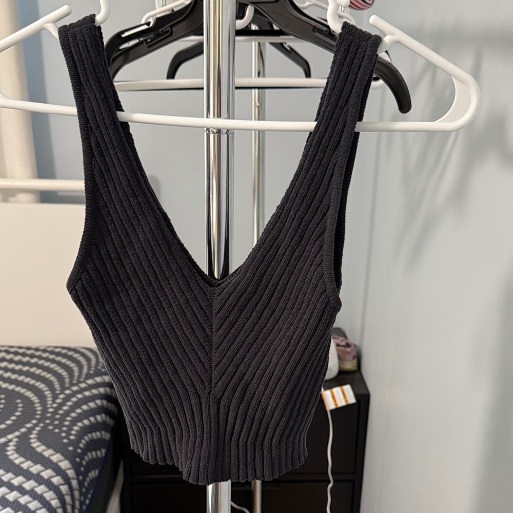 American Eagle Outfitters Black Ribbed Knit Cropped Tank